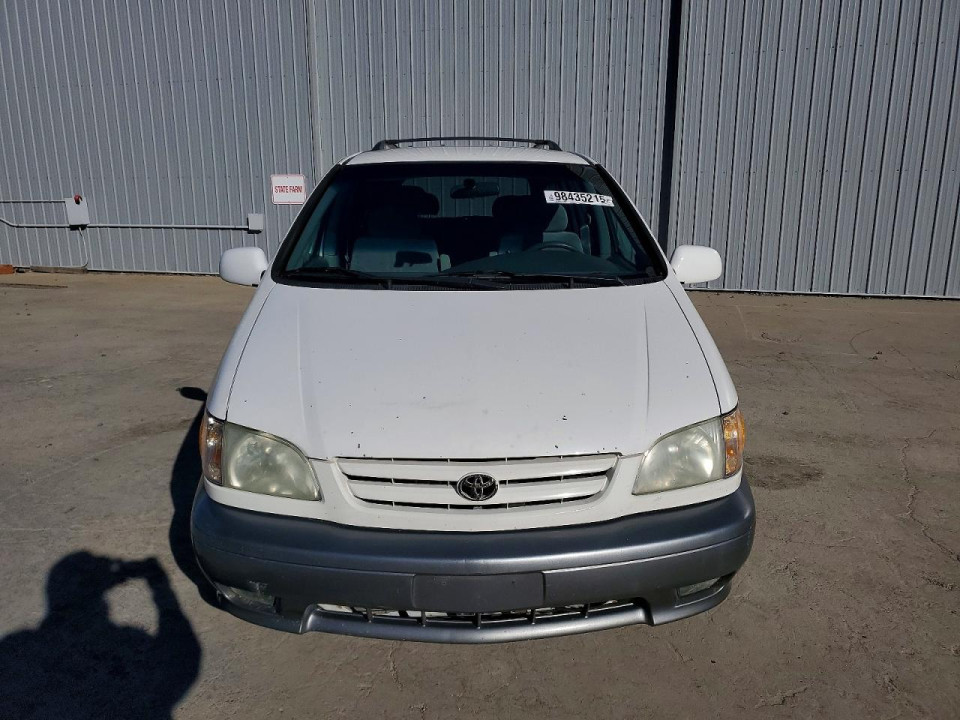 Toyota SIENNA LE 2001 — Copart