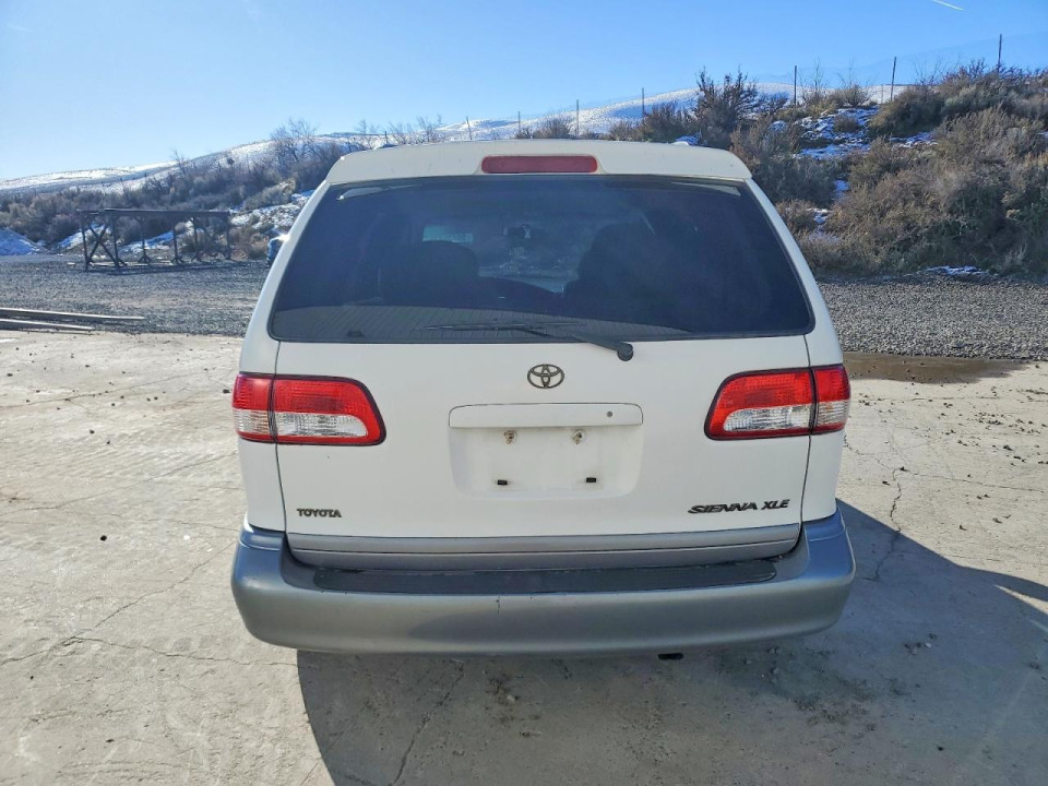 Toyota SIENNA LE 2001 — Copart