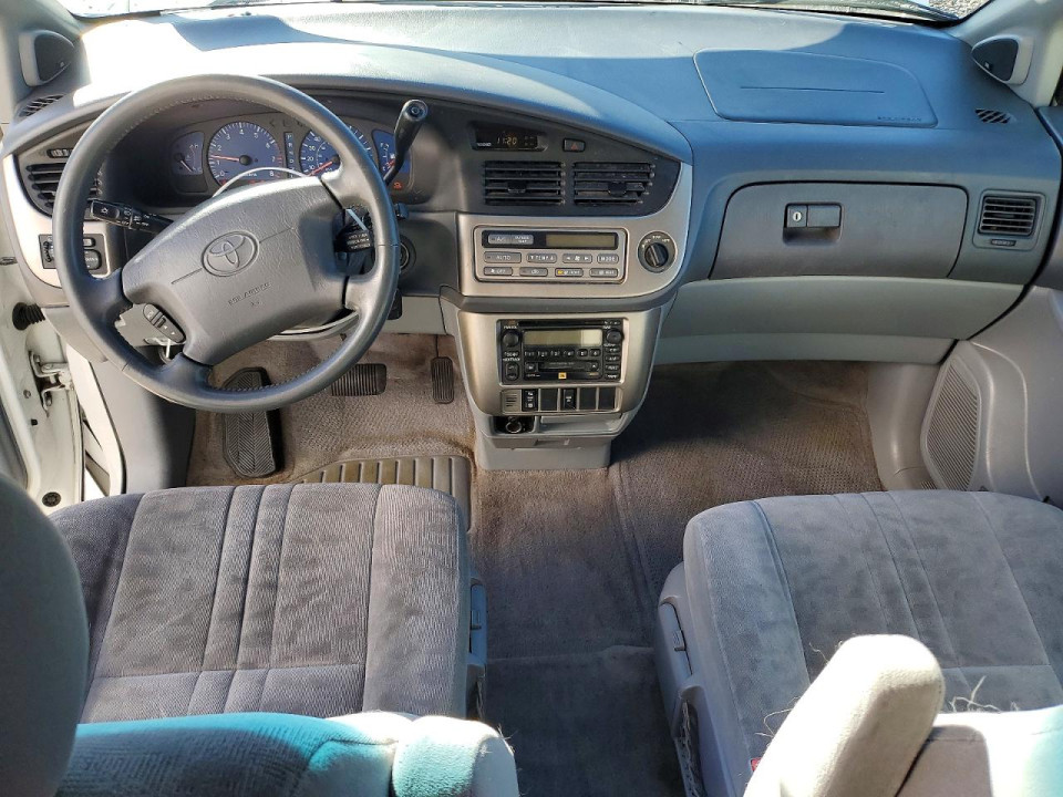 Toyota SIENNA LE 2001 — Copart