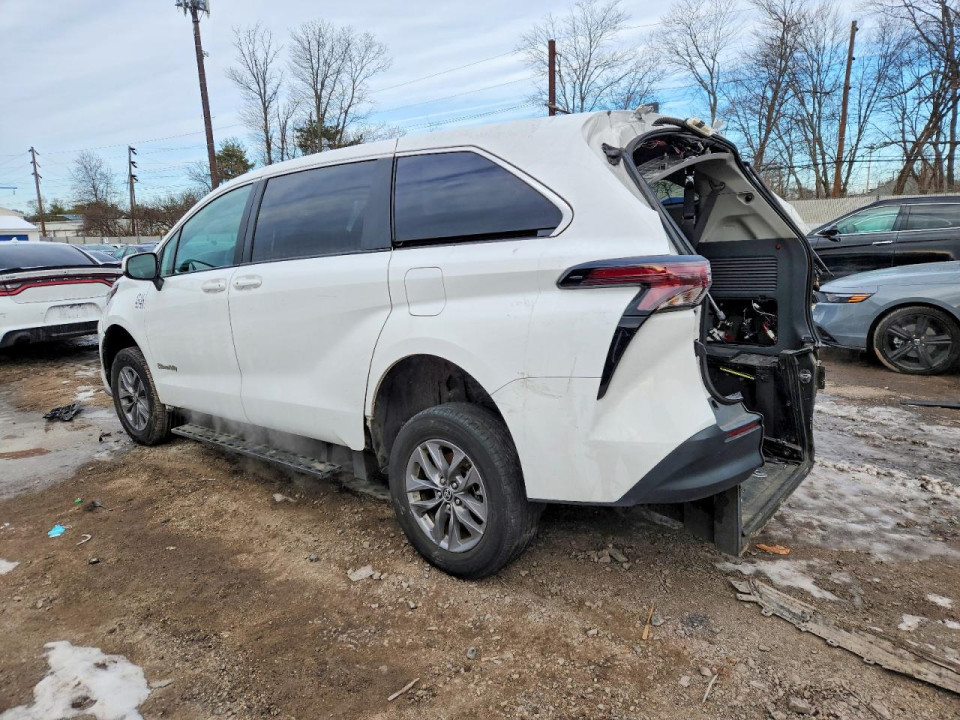 Toyota SIENNA LE 2024 — Copart