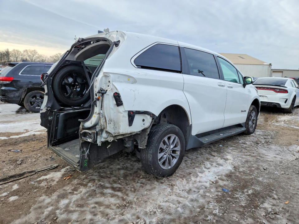 Toyota SIENNA LE 2024 — Copart