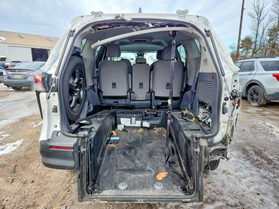 Toyota SIENNA LE 2024 — Copart