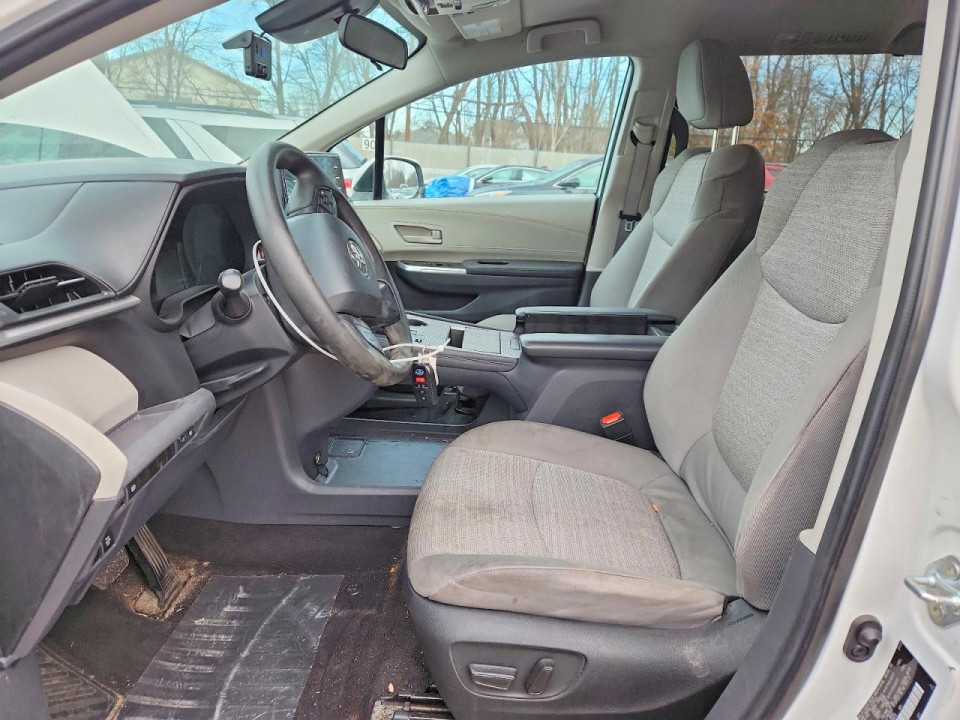 Toyota SIENNA LE 2024 — Copart