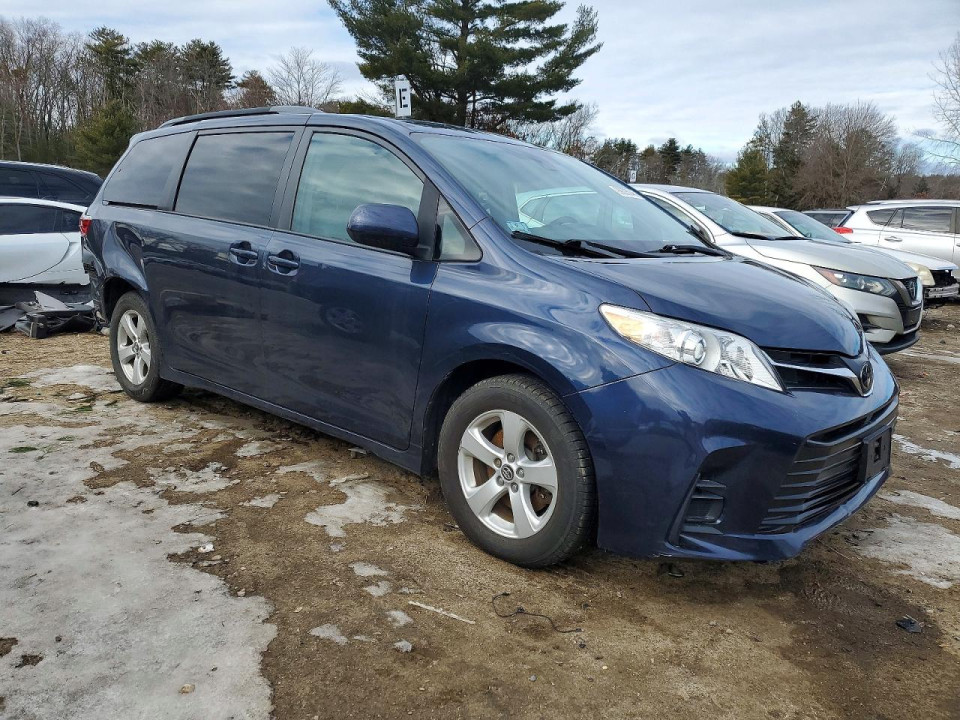 Toyota SIENNA LE 2019 — Copart