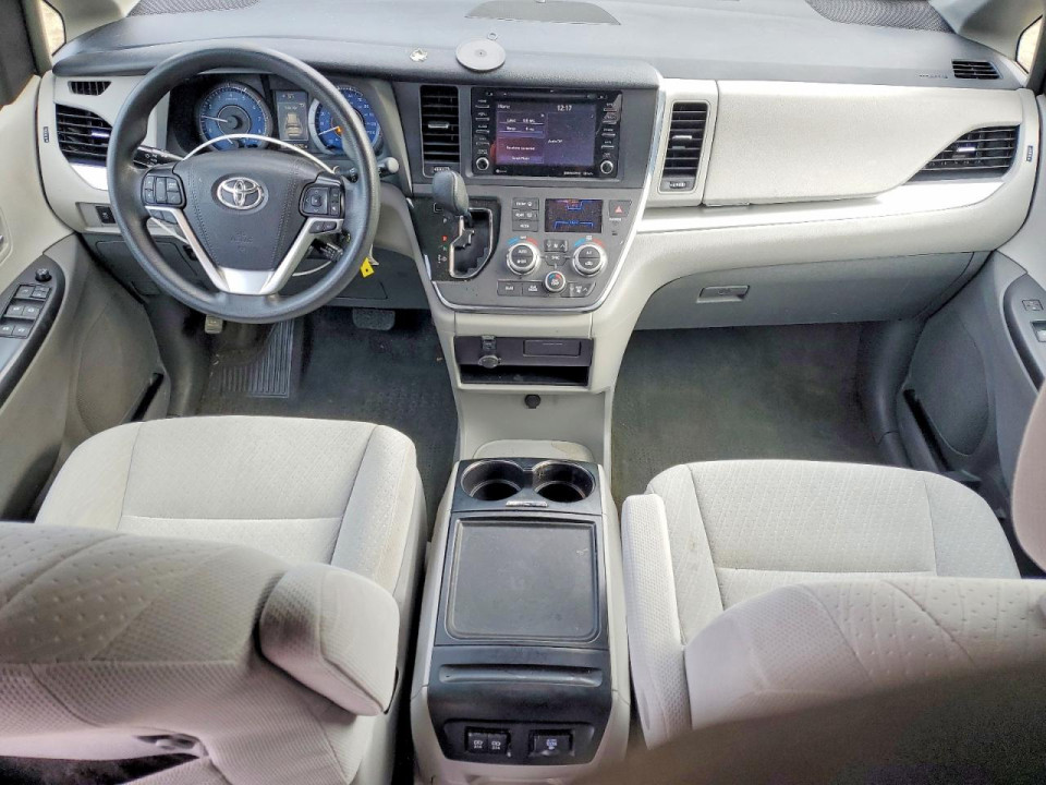 Toyota SIENNA LE 2019 — Copart