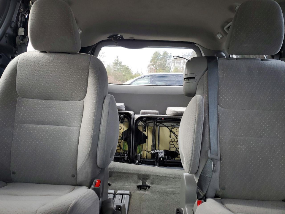 Toyota SIENNA LE 2019 — Copart