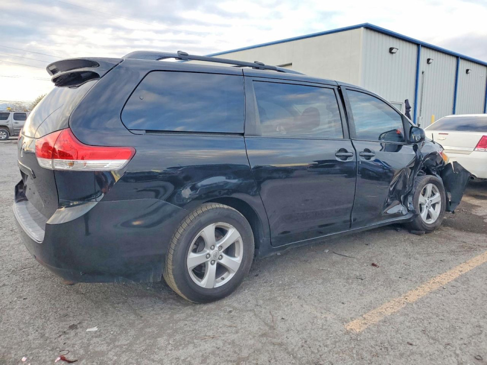 Toyota SIENNA LE 2013 — Copart