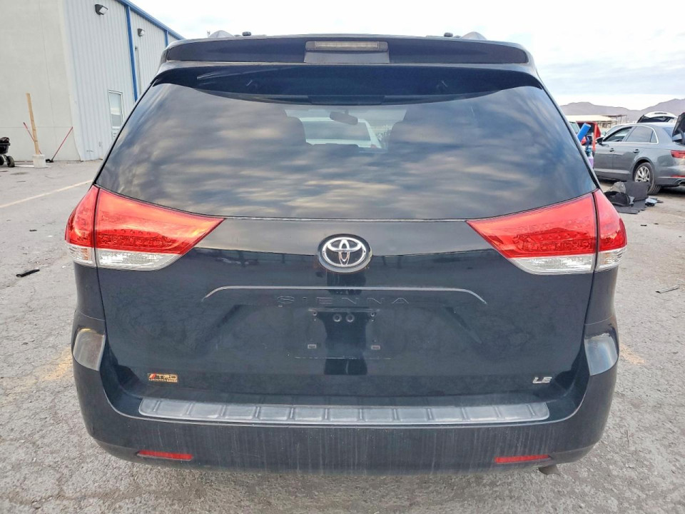 Toyota SIENNA LE 2013 — Copart