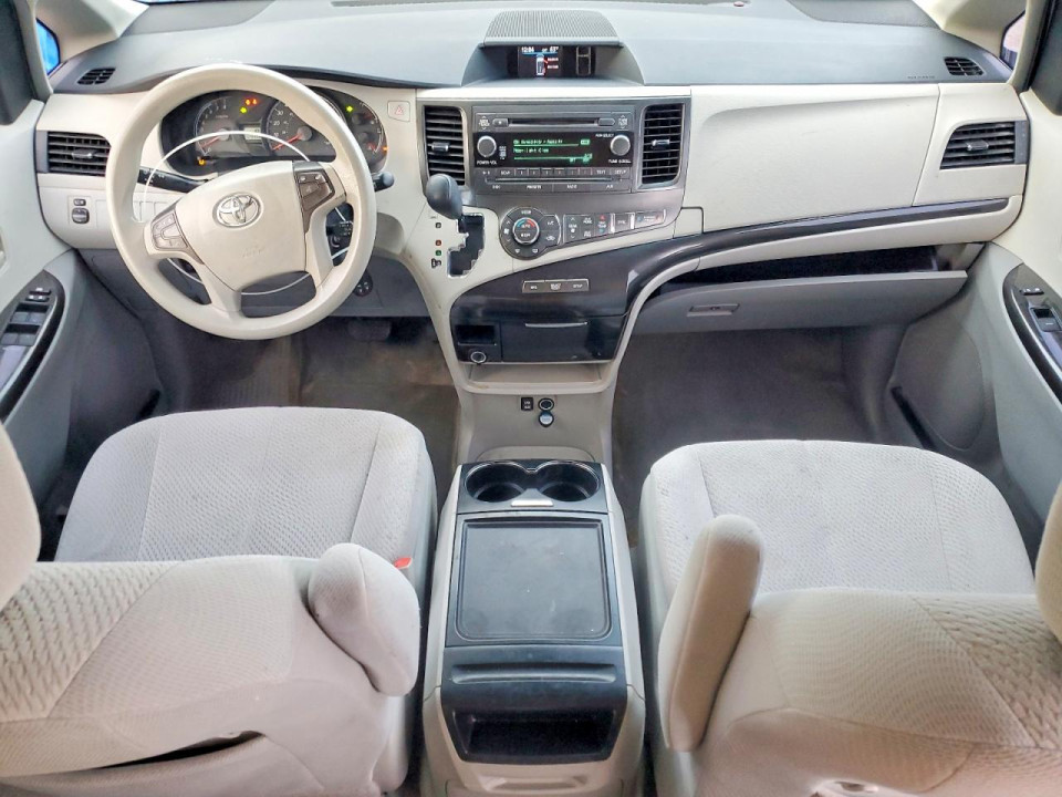 Toyota SIENNA LE 2013 — Copart