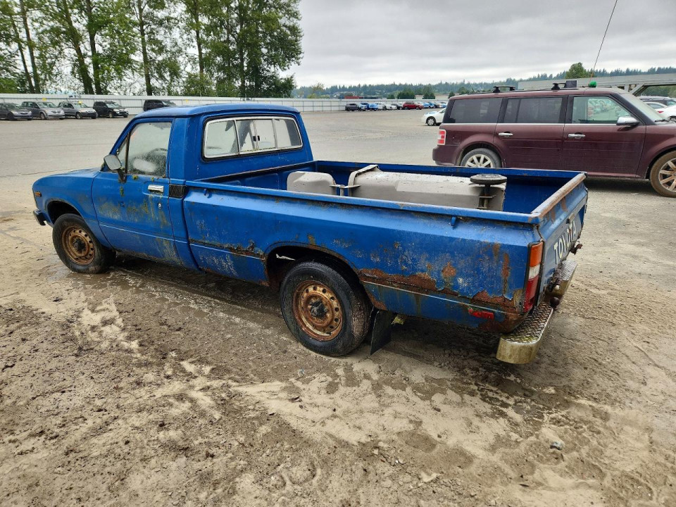 Toyota PICKUP / CAB CHASSIS 1/2 TON DLX 1982 — Copart