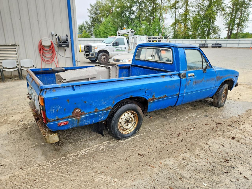 Toyota PICKUP / CAB CHASSIS 1/2 TON DLX 1982 — Copart