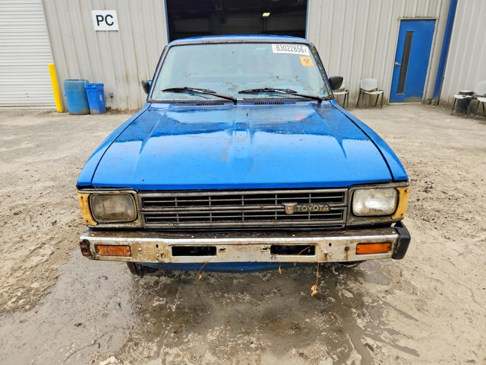 Toyota PICKUP / CAB CHASSIS 1/2 TON DLX 1982 — Copart