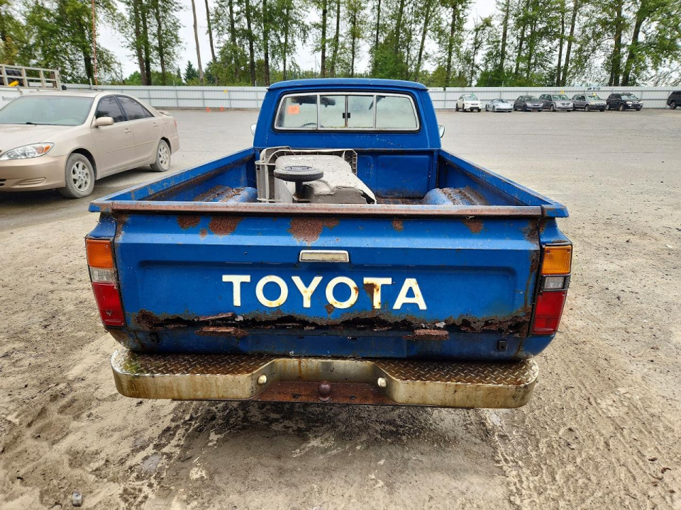 Toyota PICKUP / CAB CHASSIS 1/2 TON DLX 1982 — Copart