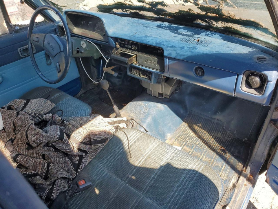 Toyota PICKUP / CAB CHASSIS 1/2 TON DLX 1982 — Copart