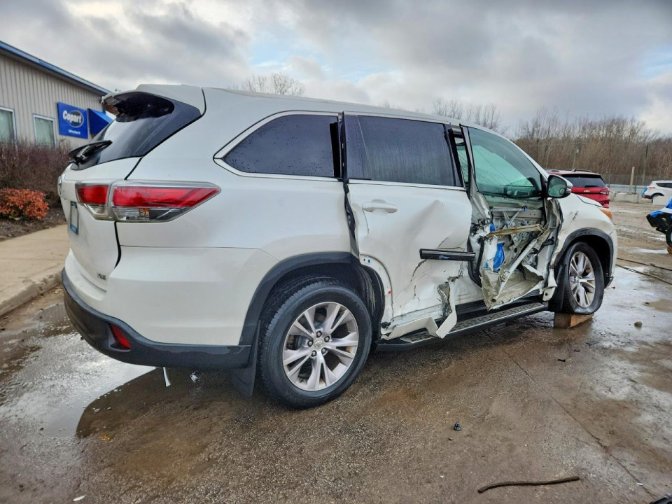 Toyota HIGHLANDER 2015 — Copart