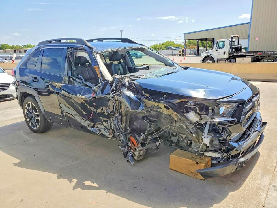 Toyota RAV4 2019 — Copart