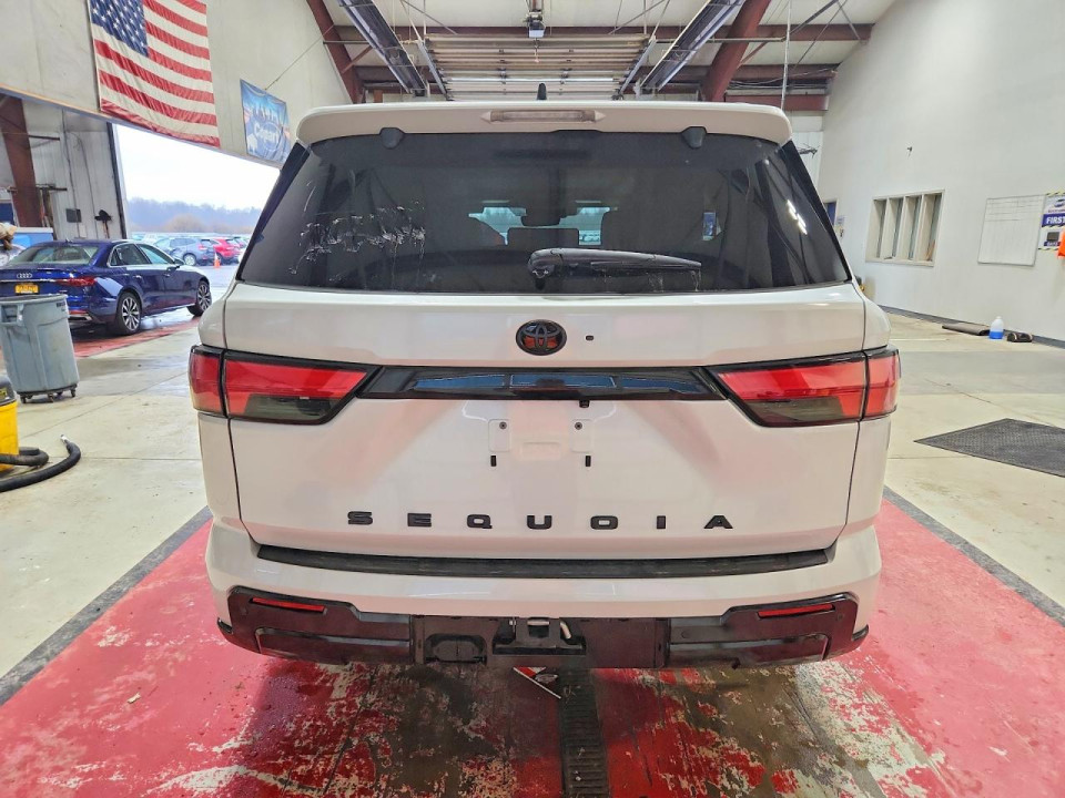 Toyota SEQUOIA 2024 — Copart