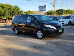 Toyota SIENNA LE 2011