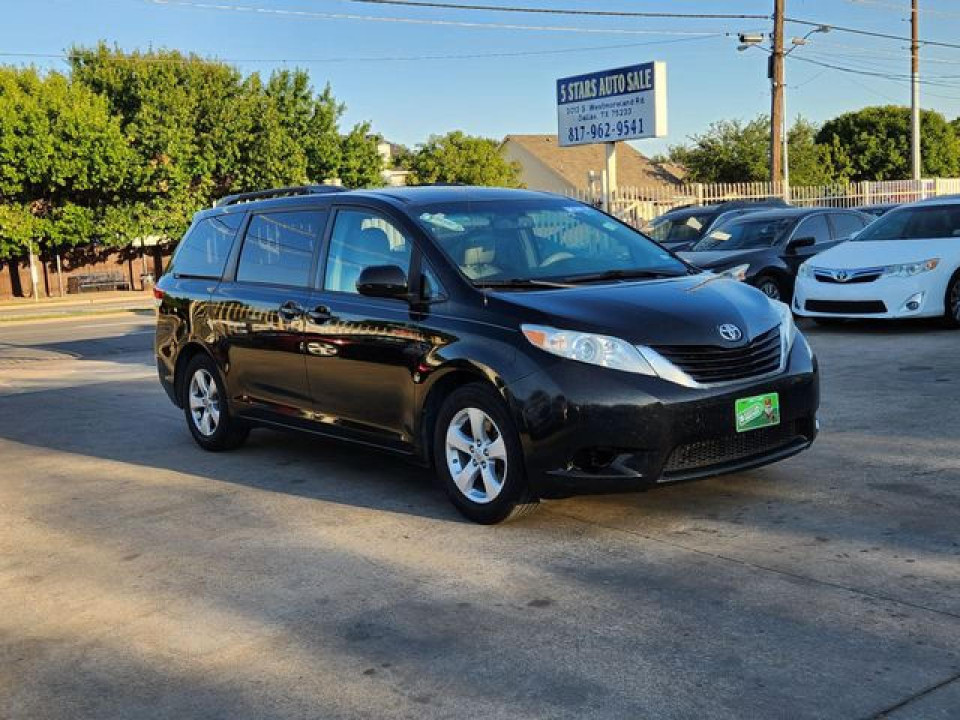 Toyota SIENNA LE 2011 — Copart