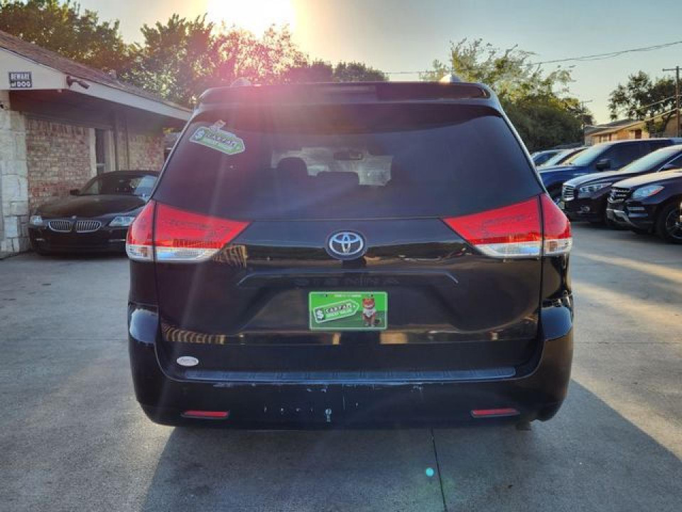 Toyota SIENNA LE 2011 — Copart