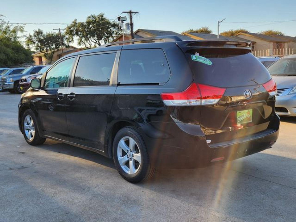Toyota SIENNA LE 2011 — Copart