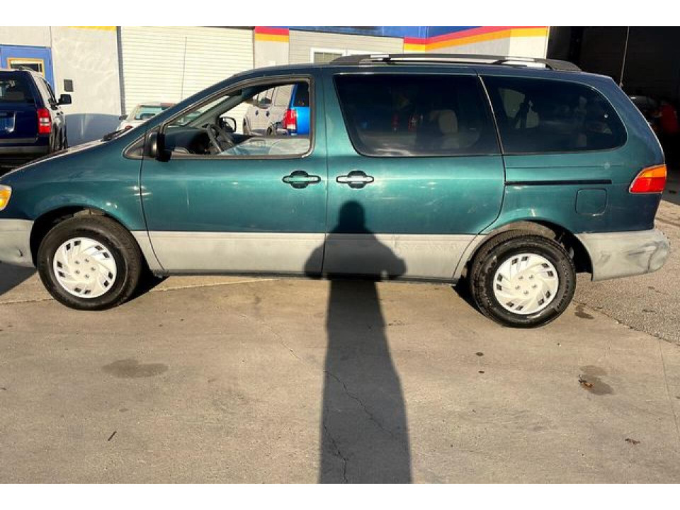 Toyota SIENNA LE 1998 — Copart