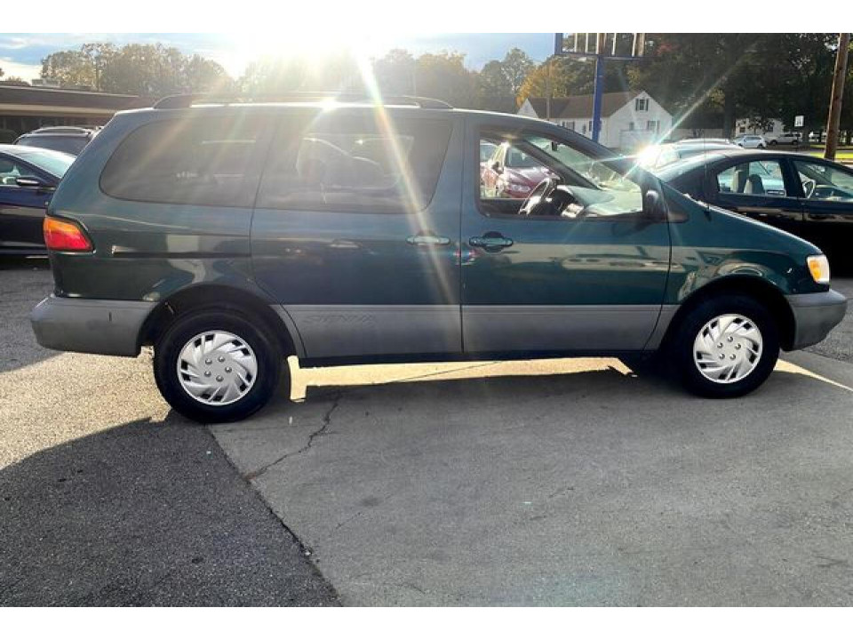 Toyota SIENNA LE 1998 — Copart