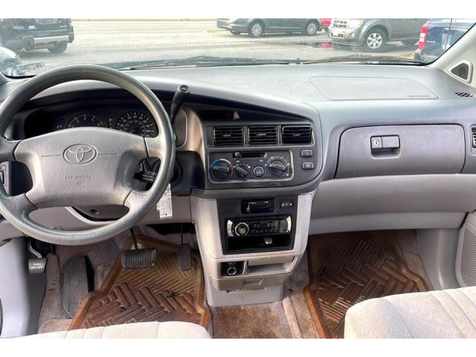 Toyota SIENNA LE 1998 — Copart
