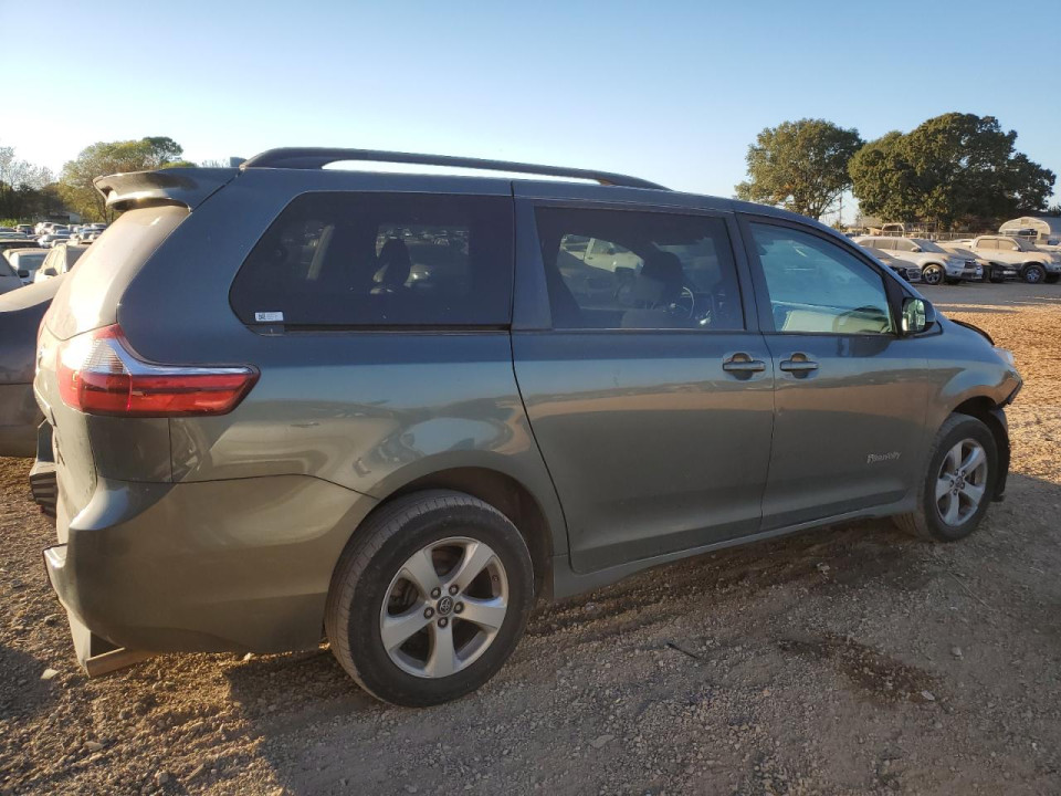 Toyota SIENNA LE 2018 — Copart