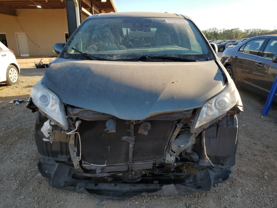 Toyota SIENNA LE 2018 — Copart