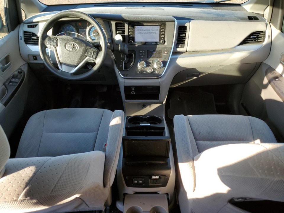 Toyota SIENNA LE 2018 — Copart