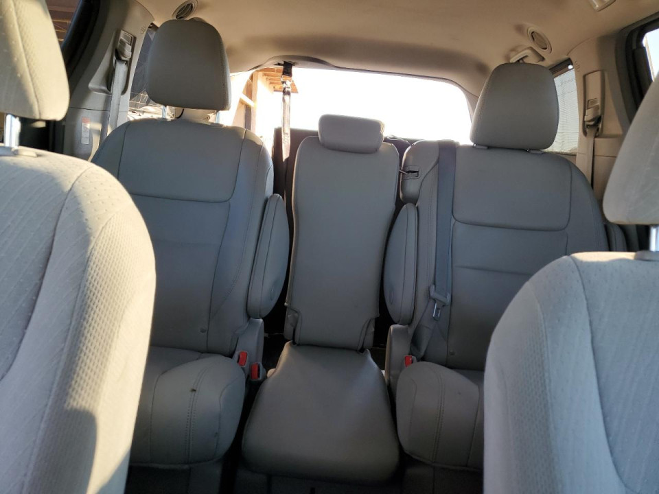 Toyota SIENNA LE 2018 — Copart