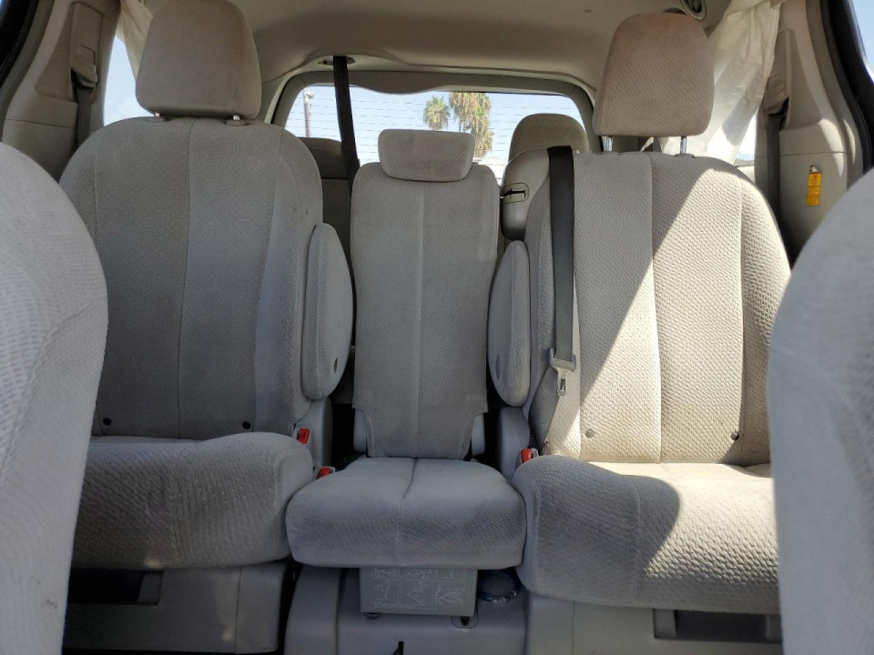 Toyota SIENNA LE 2014 из США