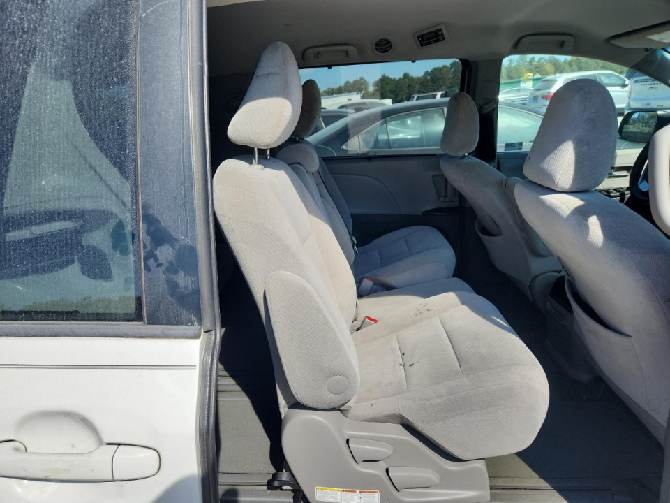 Toyota SIENNA LE 2015 из США
