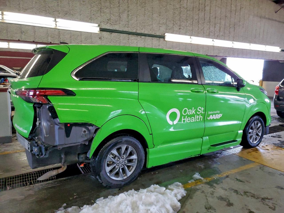 Toyota SIENNA LE 2022 — Copart