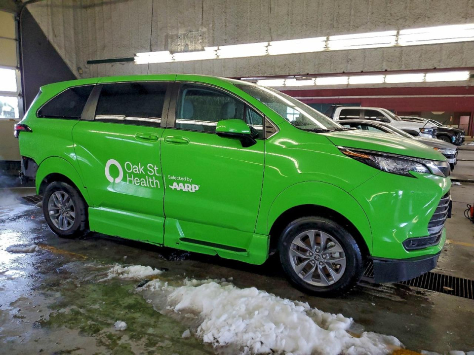 Toyota SIENNA LE 2022 — Copart