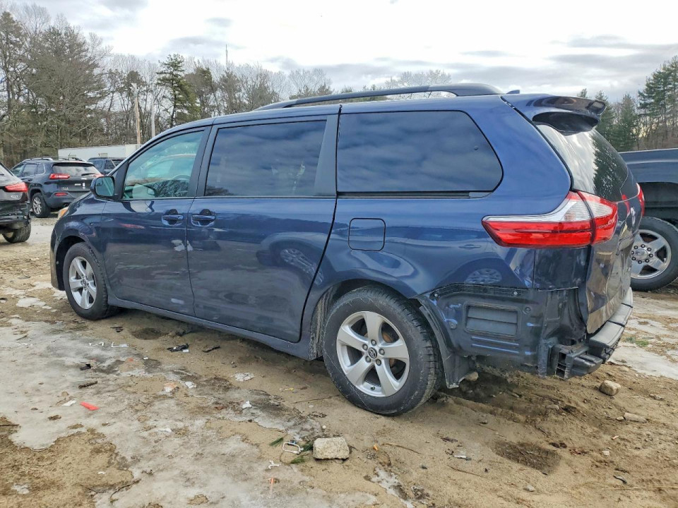 Toyota SIENNA LE 2019 из США