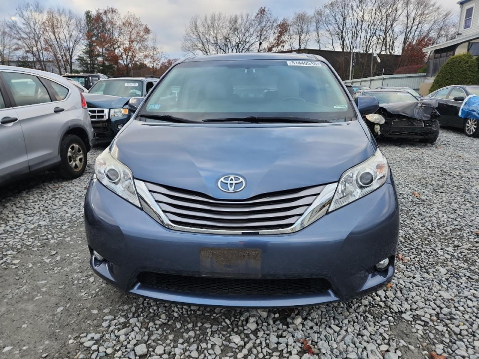 Toyota SIENNA XLE 8-PASSENGER 2015 — Copart