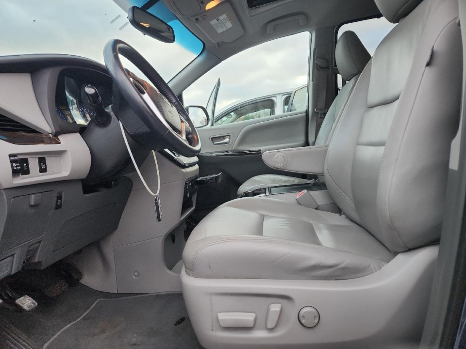Toyota SIENNA XLE 8-PASSENGER 2015 — Copart