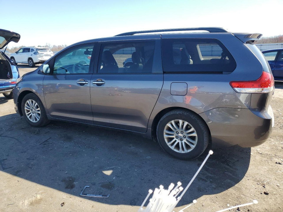 Toyota SIENNA XLE 2011 — Copart