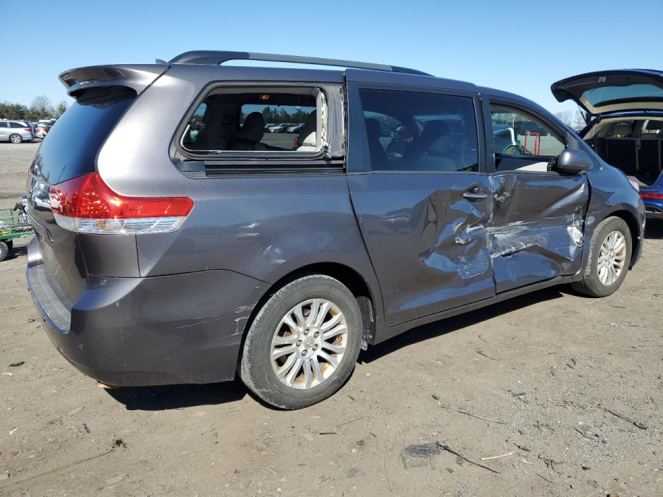 Toyota SIENNA XLE 2011 — Copart