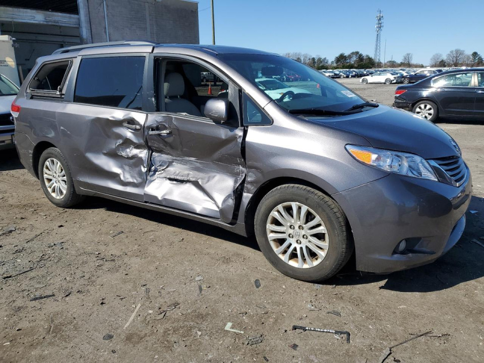 Toyota SIENNA XLE 2011 — Copart