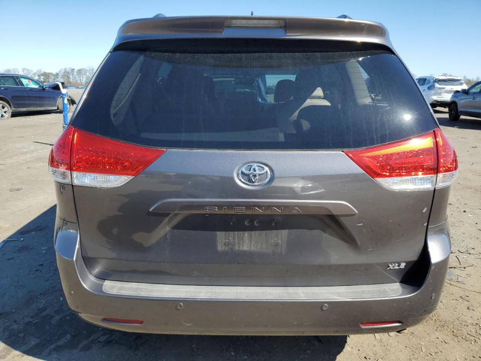 Toyota SIENNA XLE 2011 — Copart