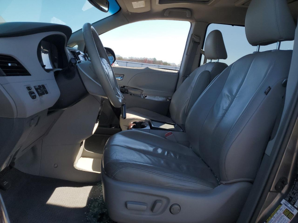 Toyota SIENNA XLE 2011 — Copart