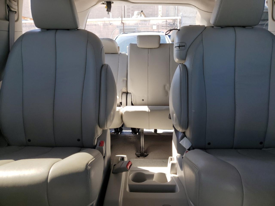 Toyota SIENNA XLE 2011 — Copart