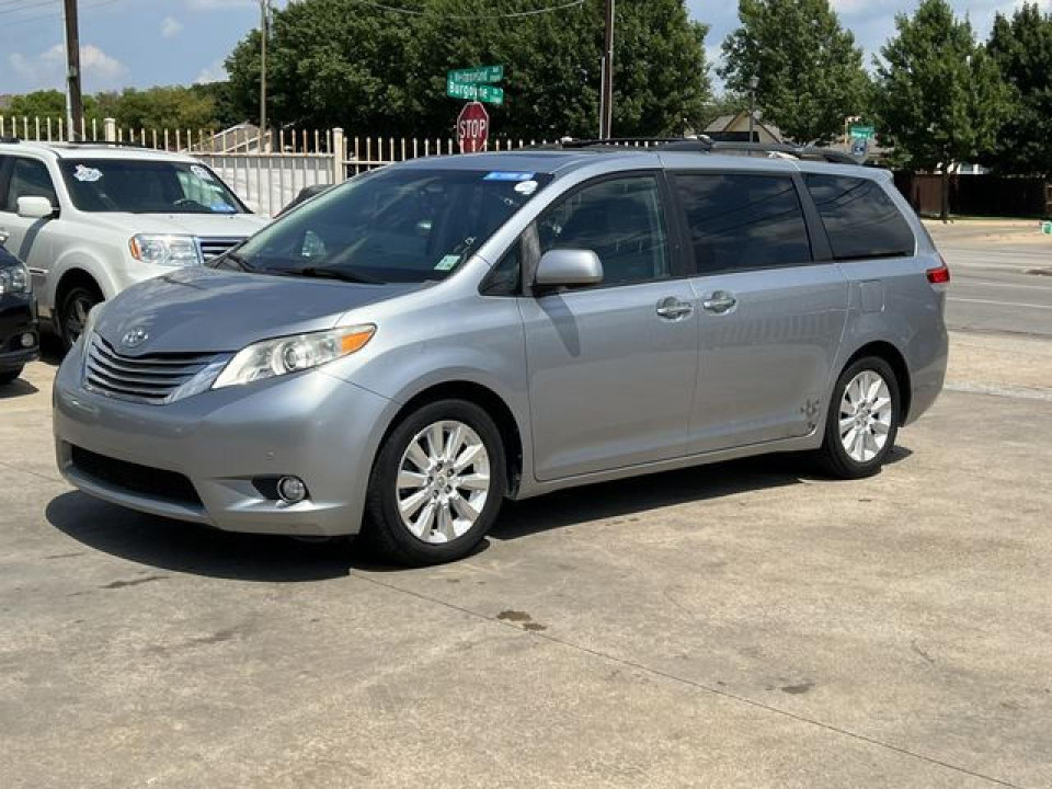 Toyota SIENNA XLE 2011 — Copart