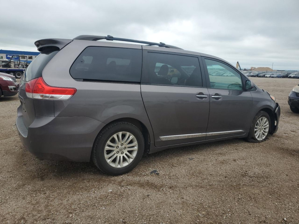 Toyota SIENNA XLE 2013 — Copart