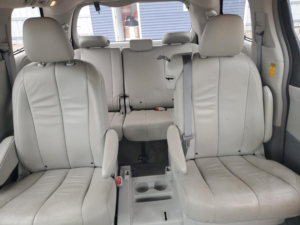Toyota SIENNA XLE 2013 — Copart