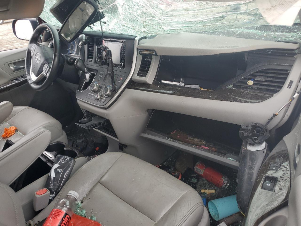 Toyota SIENNA XLE 2020 — Copart