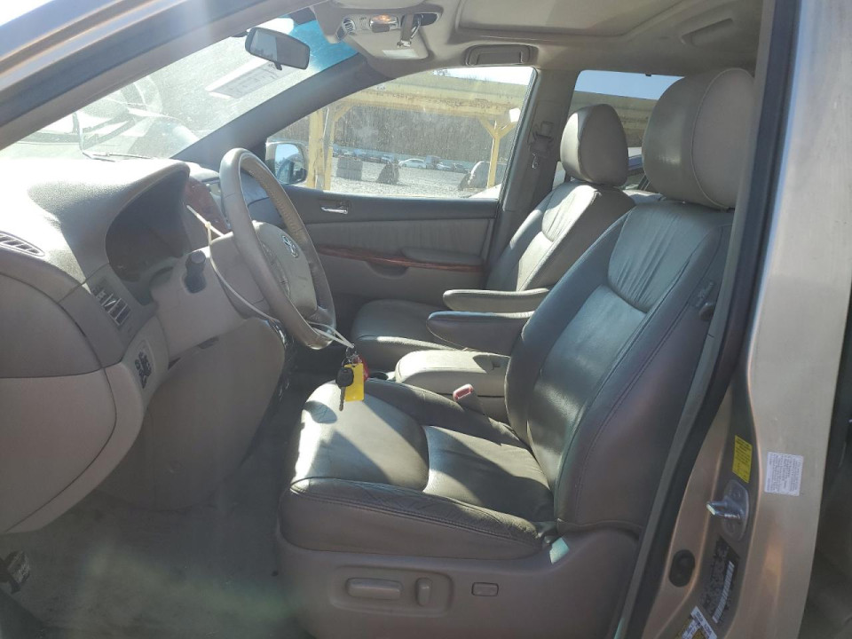 Toyota SIENNA XLE 2010 из США